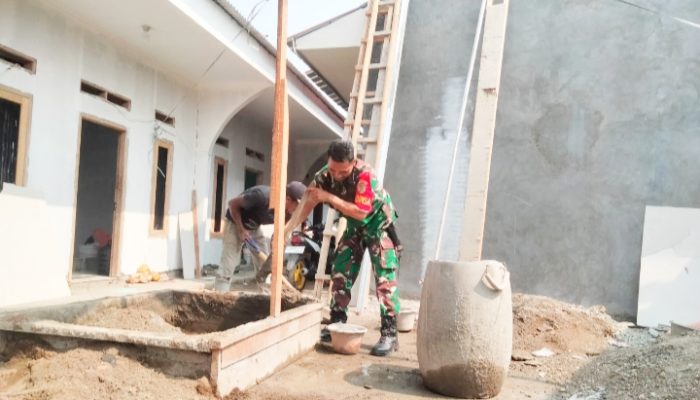 Babinsa Koramil 2302/Bojonegara, Karbak Pelaster Rumah