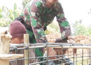 Babinsa Koramil 2304/Anyer, Karbak Perakitan Besi Rumah Warga