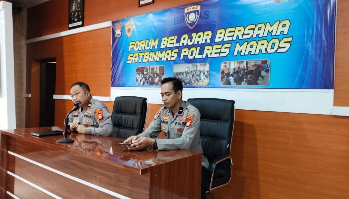 Kasat Binmas Polres Maros Iptu Os Fredi Didampingi Kanit Bhabinkamtibmas dalam kegiatan Forum Polisi Belajar