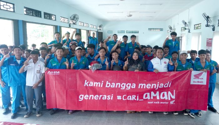 Honda Babel Libatkan Puluhan Siswa-Siswi SMKN 2 Tanjung Pandan Cari_Aman Berkendara