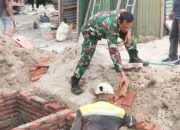 Babinsa Koramil 2302/Bojonegara, Karbak Membantu Pembuatan Pondasi