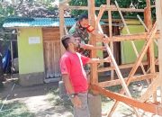 Babinsa Koramil 2305/Cinangka, Karbak Pembuatan Rumah Warga