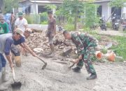Babinsa Koramil 2305/Cinangka, Karbak Pembuatan Rumah Warga
