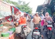 Bikin Macet dan Sempit Jalan, Pedagang Liar di Situ Ciherang di Desa Cikande Menjadi Penyebabnya, Bupati Serang Minta Turun Tangan