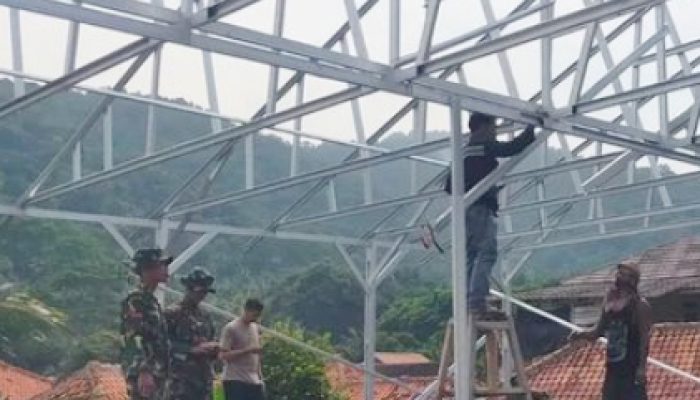 TMMD ke 120 Kodim 0623/Cilegon : Renovasi Mushola AR-Rohmah Yang Mengalami Kebocoran