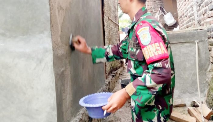 Babinsa Koramil 2305/Cinangka, Karbak Pengecatan Rumah