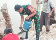 Babinsa Koramil 2306/Mancak, Karbak Membantu Renovasi Masjid
