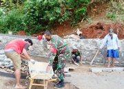 Babinsa Koramil 2307/Ciwandan, Karbak Pemasangan Konblok