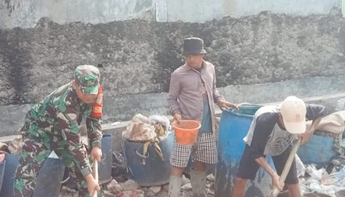 Babinsa Koramil 2305/Cinangka, Karbak Kegiatan Pembuatan TPT