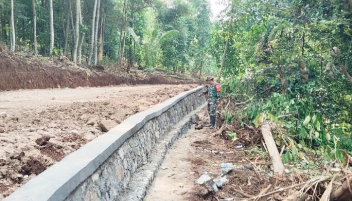 TMMD ke 120 Kodim 0623/Cilegon : Tanggul Penahan Tanah Sepanjang 150 Meter 100 Persen Selesai