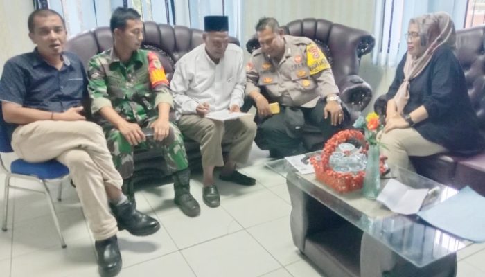Babinsa Koramil 2301/Cilegon, Komsos Membahas Tentang Kegiatan Penerimaan Bansos