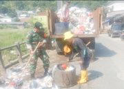 Babinsa Koramil 2303/Pulomerak, Karbak Pembersihan Sampah