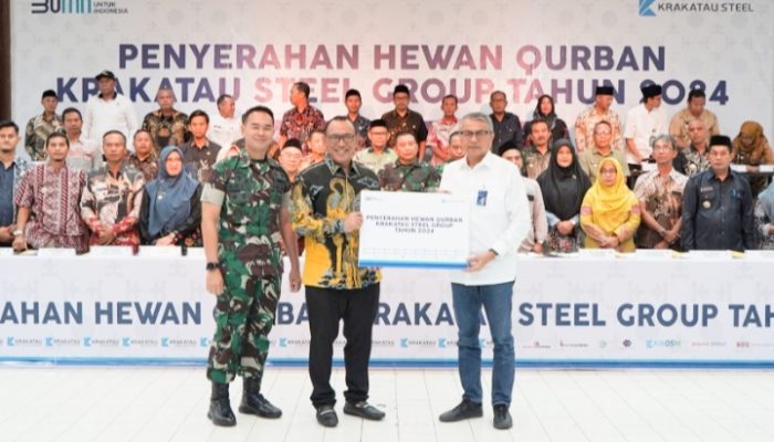Krakatau Steel dan Group Menyerahkan 211 Hewan Kurban Kepada Masyarakat Cilegon