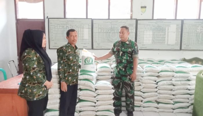 Babinsa Koramil 2305/Cinangka, Puan Ter Pendistribusian Beras
