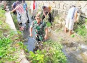 Babinsa Koramil 2301/Cilegon, Karbak Pembersihan Sampah Sepanjang Jalan
