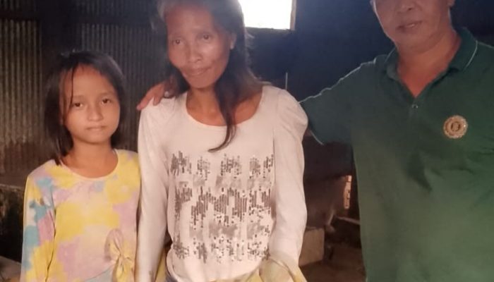 Peduli Terhadap Warga Kurang Mampu, H. Hengky Yasin Serahkan Bantuan Sosial ke Daeng Te’ne