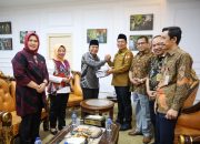 Pj Gubernur Al Muktabar Serahkan Dokumen KUA PPAS Provinsi Banten Tahun 2025