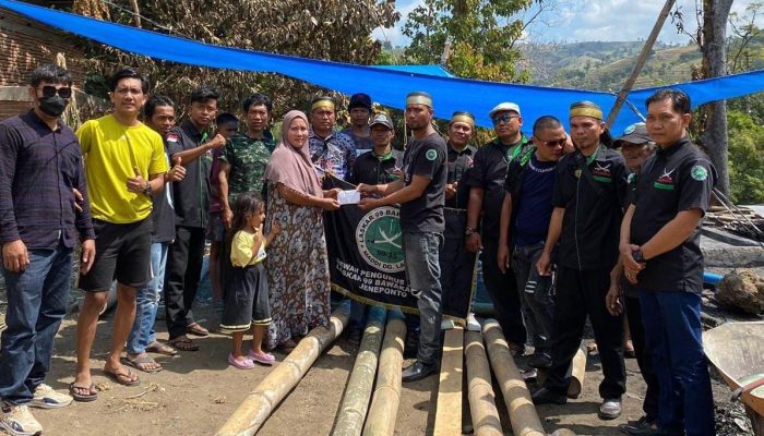 Giat Misi Kemanusiaan, DPD Laskar 99 Bawakaraeng Jeneponto Beri Bantuan Berupa Uang Tunai kepada Korban Kebakaran