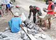 Babinsa Koramil 2307/Ciwandan, Karbak Pemasangan Konblok
