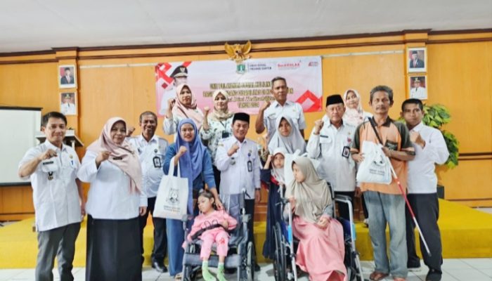Dinsos Kota Cilegon Salurkan 50 Paket Sembako kepada Penyandang Disabilitas