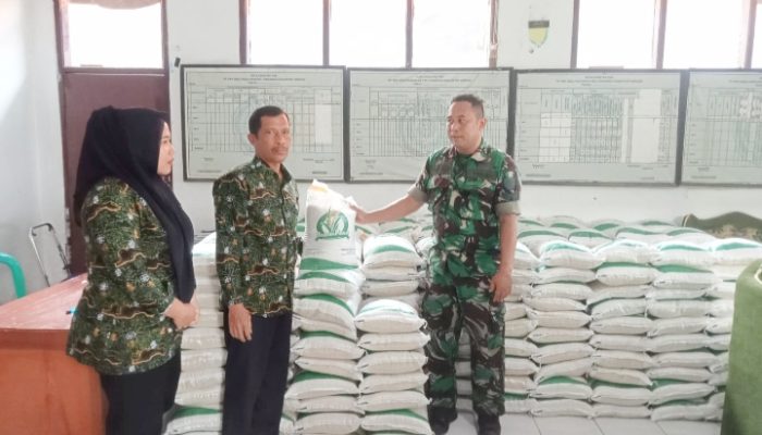 Babinsa Koramil 2305/Cinangka, Puan Ter Pendataan Pendistribusian Beras