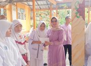Satu Muharam : Kepala SMPN 2 Kota Cilegon Beri Santunan Kepada Anak Yatim