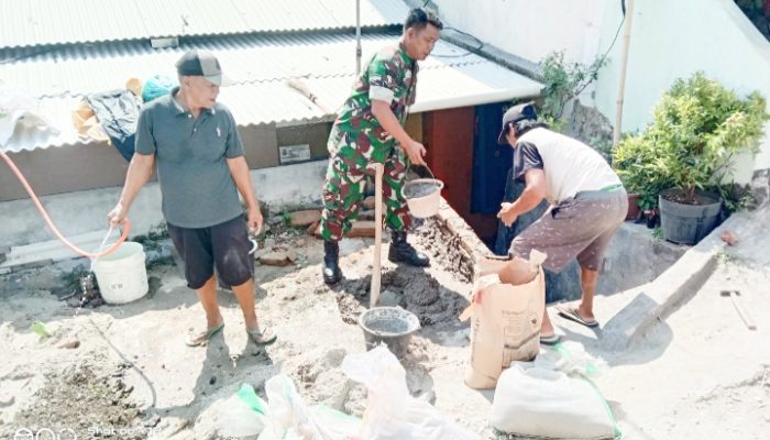 Babinsa Koramil 2301/Cilegon, Karbak Perbaikan Bangunan Rumah
