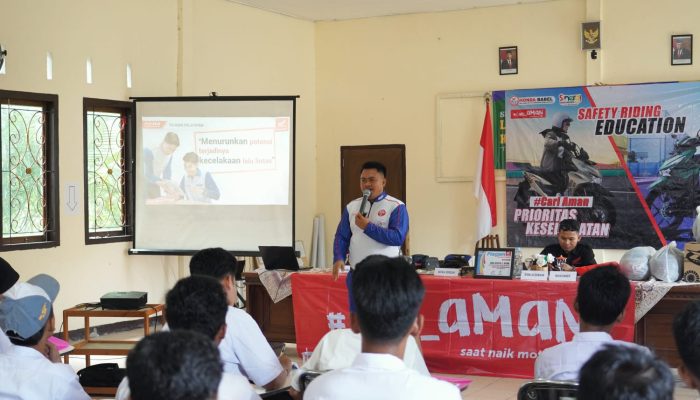Honda Babel  Gencarkan Edukasi Safety Riding di SMAN 1 Sijuk