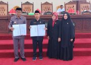 Hadiri Rapat Paripurna DPRD, Pj. Bupati Tandatangani Persetujuan bersama Ranperda tentang APBD Perubahan TA. 2024