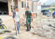 Babinsa Koramil 2302/Bojonegara, Karbak Membantu Pembuatan Rumah