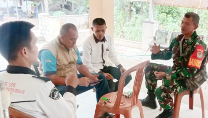 Babinsa Koramil 2306/Mancak, Komsos Membahas Tentang Bantuan Beras