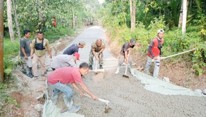 Babinsa Koramil 2305/Cinangka, Karbak Pembangunan Jalan Swadaya