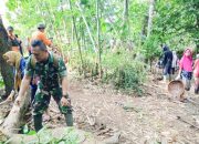 Babinsa Koramil 2305/Cinangka, Karbak Membantu Pembersihan Sungai