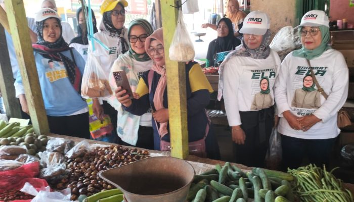 Grebek Pasar, Ela – Azwar Sapa Masyarakat Kecamatan Jabung !