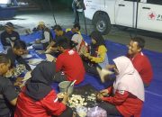Respon Kebakaran TPSA Bagendung, PMI Bersama Dinsos Buka Layanan Dapur Umum