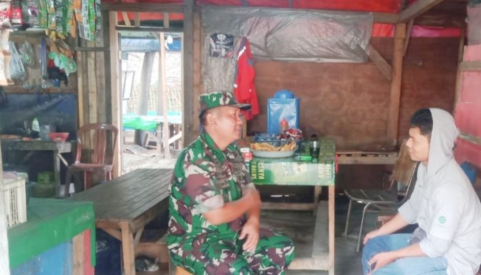 Babinsa Koramil 2306/Mancak Komsos Membahas Usaha Kecil