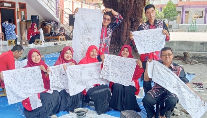 Pelatihan Membatik : SMKS 17 Kota Cilegon Menjadi Pusat Unggulan Membatik