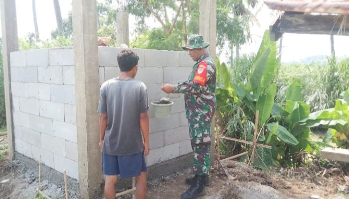 Babinsa Koramil 2304/Anyer, Karbak Pembuatan Penampungan Air
