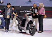 Honda ICON e: dan CUV e: Meriahkan Booth AHM di IMOS 2024