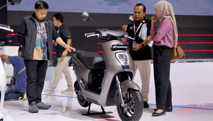 Honda ICON e: dan CUV e: Meriahkan Booth AHM di IMOS 2024