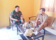 Babinsa Koramil 2306/Mancak Komsos Membahas Gotong Royong