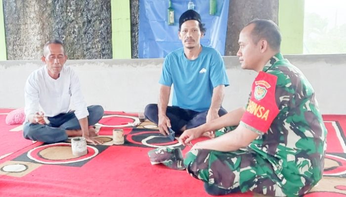 Babinsa Koramil 2306/Mancak Komsos Membahas Tentang Rawan Bencana