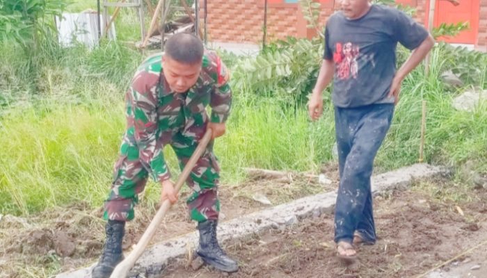 Babinsa Koramil 2302/Bojonegara, Karbak Pembuatan Pondasi Drainase