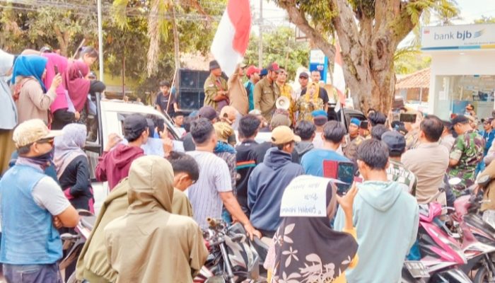 Masyarakat Sigedong Gelar Aksi Demo : Menolak Keras Adanya Tempat Pembuangan Tempat Sampah
