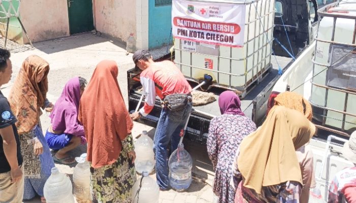 Bantu Masyarakat Pulomerak, PMI Cilegon Distribusikan 26.000 Liter Air Bersih