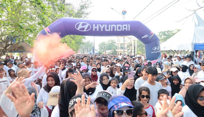Meriah! Ribuan Peserta Ramaikan Color Run Festival Layangan Kota Pangkalpinang 2024, Sekda Mie Go Kibarkan Bendera Start