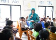 Pj Ketua TP PKK Pangkalpinang Nampel Asyik di Kelurahan Pasir Putih, Dorong Anak-anak Gemar Membaca dan Teladani Semangat Pahlawan