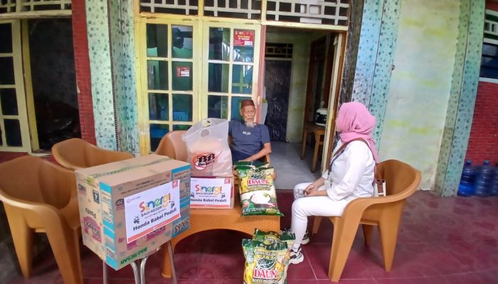 Sinergi Honda Babel Berikan Paket Bantuan ke Korban Kebakaran