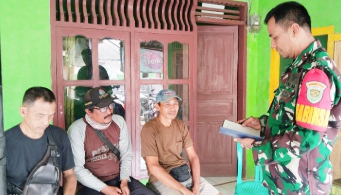 Babinsa Koramil 2304/Anyer, Puan Ter Pendataan Jumlah Warga Yang Belum Memiliki BPJS