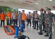 Antisipasi Bencana Alam Dan Cuaca Ektrem, Kapolres Maros Bersama Komandan Brigif Kostrad Cek Peralatan SAR BPBD Maros
